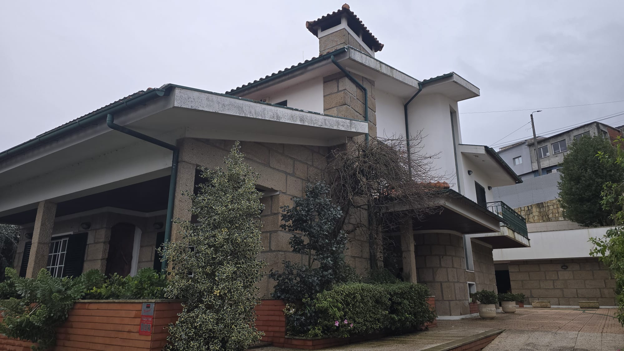 Moradia familiar com piscina em Fraião