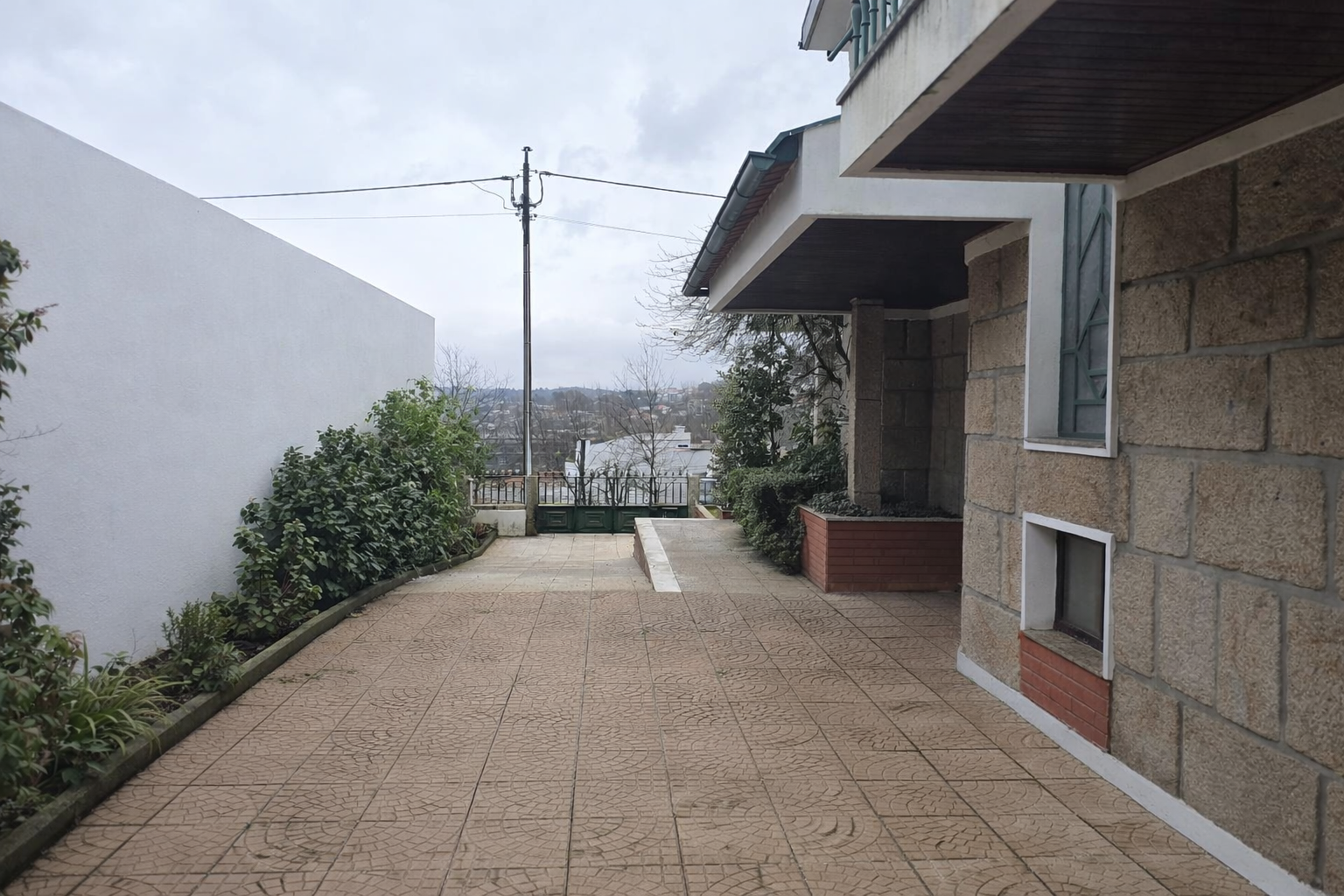 Moradia familiar com piscina em Fraião 13