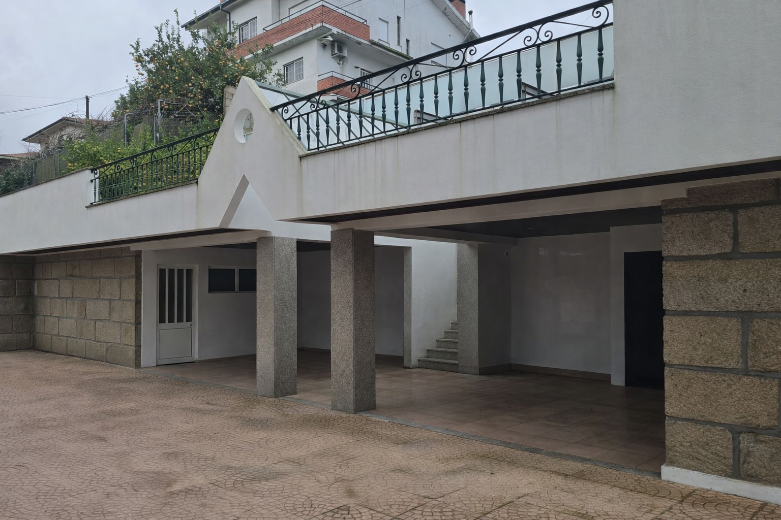 Moradia familiar com piscina em Fraião 15