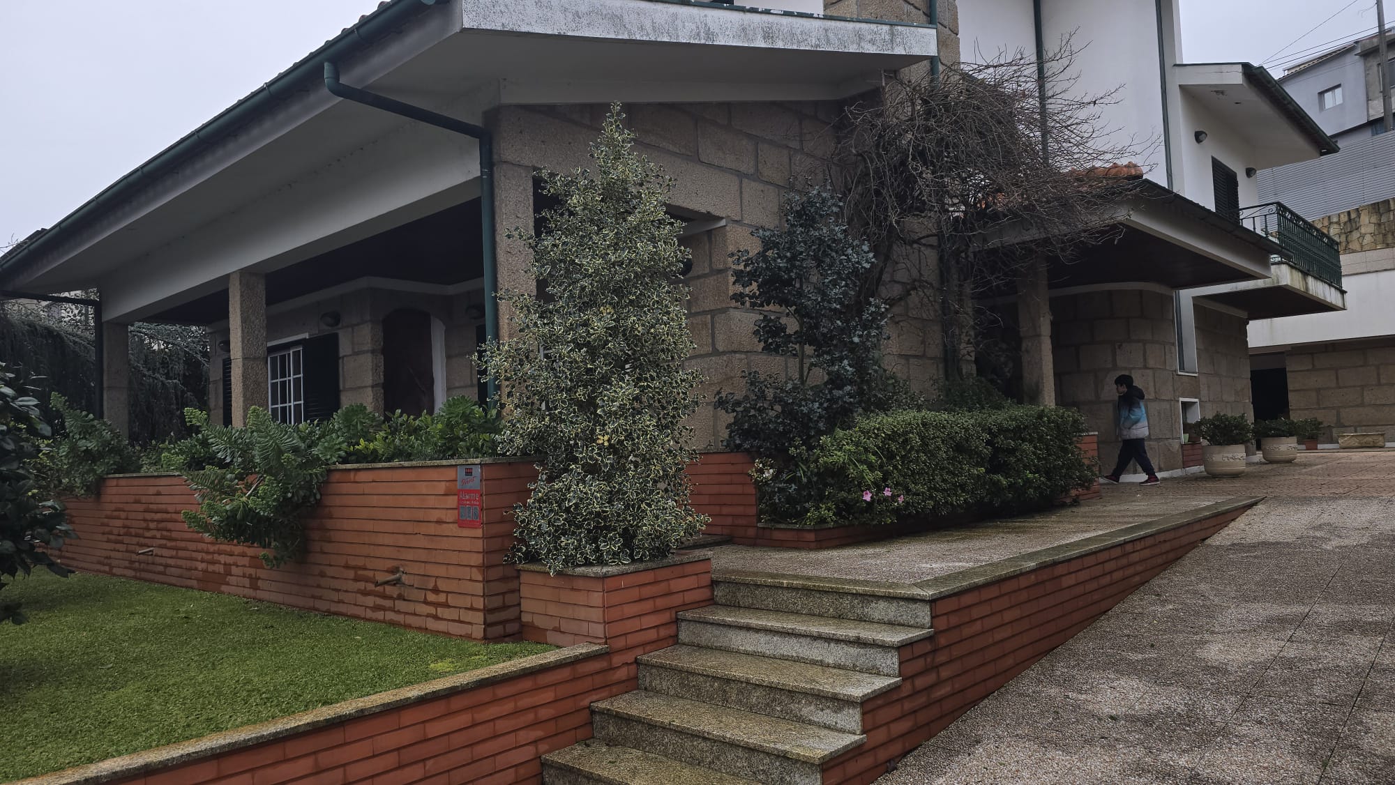 Moradia familiar com piscina em Fraião 3